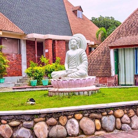 Pyramid Home Divine - A Wellness Resort Dehradun Bagian luar foto